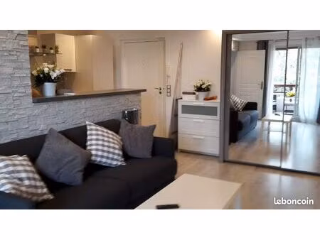 beau studio avec place de parking  bail étudiant 9 mois