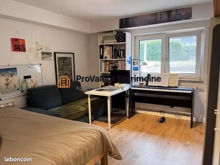 studio 1 pièce 28 m²