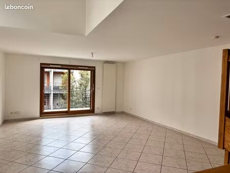 beau t3 en duplex avec terrasse