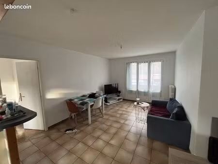 t3  51m2  calme  lumineux  traversant  loggia  2 chambres  sdb  cuisine aménagée