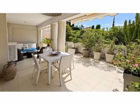 le cannet bréguières – superbe 3 pièces d'angle avec terrasse de 30 m²  piscine et garage