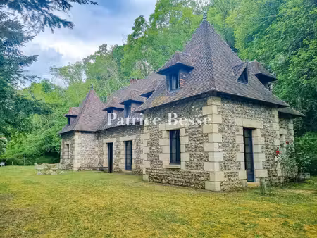 à 1 h de paris  dans le département de l'eure  une maison normande  dans une forêt.