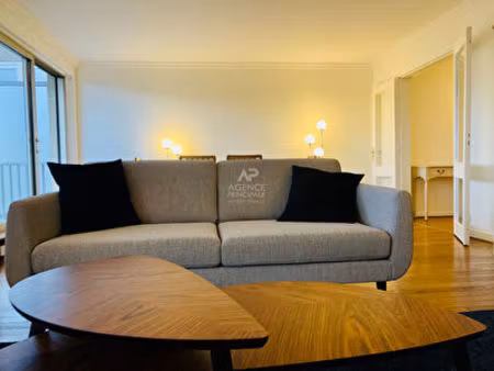 "versailles rive droite" superbe appartement meublé de 3 pièces de 89 m² avec balcon  cave