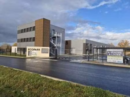 location bureaux et commerces à cholet (49300) : à louer / 81m² cholet