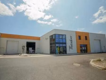 location bureaux et commerces à pornic (44210) : à louer / 601m² pornic