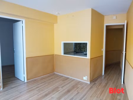 à vendre blot immobilier - t2 - stationnement - cave - chambre separee