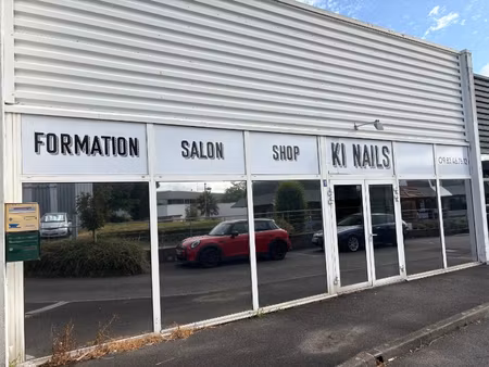 local commercial de 75m² face au leclerc et mac donald's