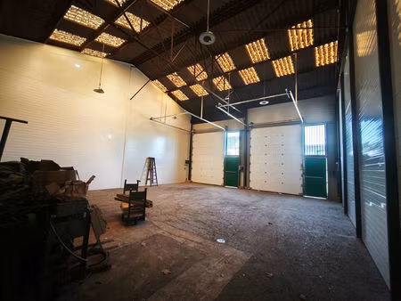 local d'activité - 115m²