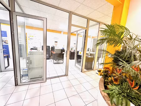 a louer - local commercial de 256 m2 avec entrepot climatise