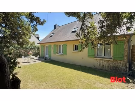a vendre par blot à chavagne - maison traditionnelle - 6 pièces -4 chambres - idéal famill