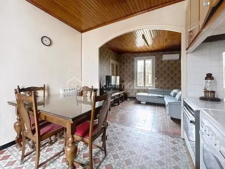 maison en trois faces  quatres chambres  garage et exterieur