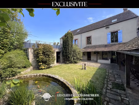 maison bourgeoise avec jardin et piscine couverte