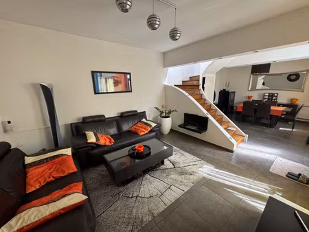 vaste maison de ville avec garage  cour et toit terrasse