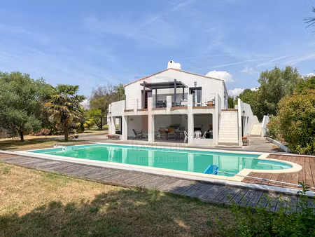 maison 4 ch avec piscine  garage et grand terrain