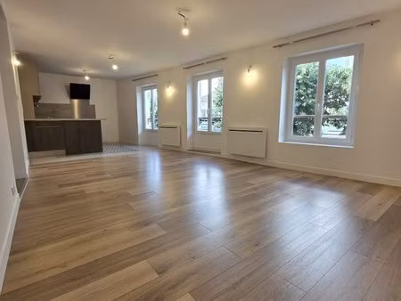 grand duplex - 4 pieces - centre ville croissy