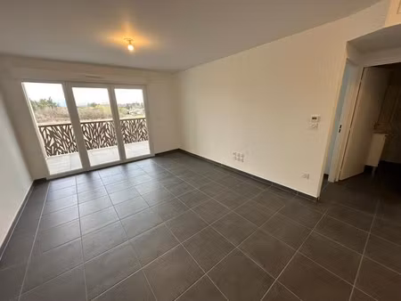 t2 avec parking et balcon à monteux