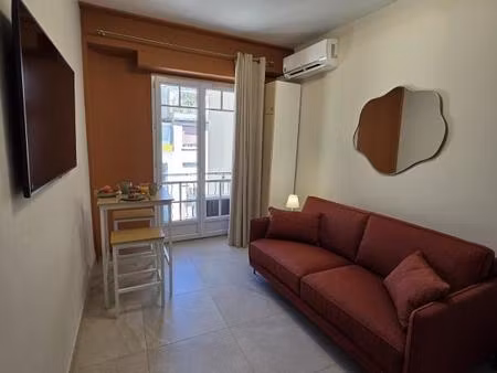 nice carre d'or - rue de france/boulevard gambetta - beau studio meuble - refait a neuf - 