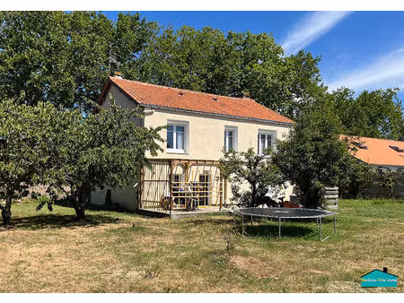 maison rénovée avec 3 chambres et des dépendances !