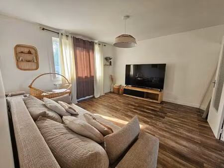 maison sur sous-sol complet avec jardin clos  dans un environnement recherché