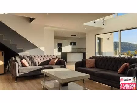 maison 8 pièces de 213 m²