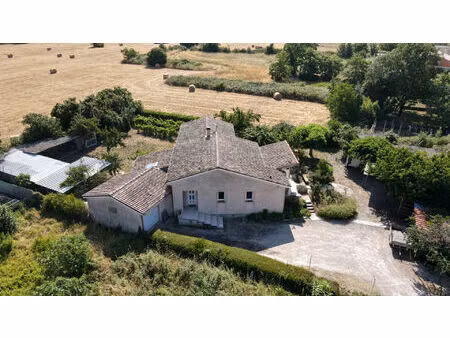 villa 147 m² sur 1962 m²