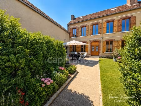 à vendre – maison de village 4 chambres avec jardin  dépendances  grange et espace spa