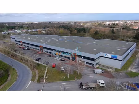 location local industriel 3299 m² à combs-la-ville (77380)