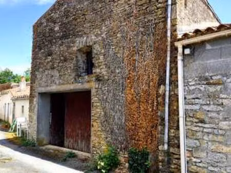 vente garage et parking à sigournais (85110) : à vendre / 26m² sigournais