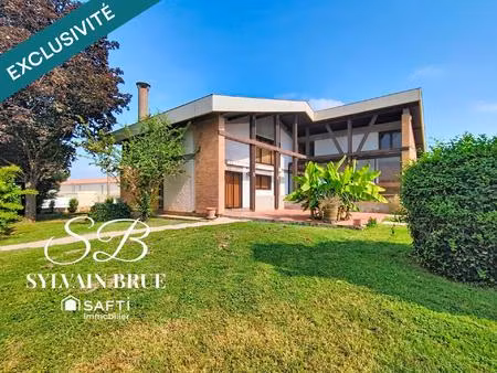 maison familiale avec piscine  parc arboré et fort potentiel