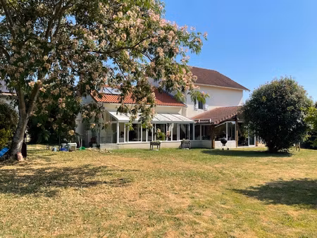 maison début xxème siècle avec piscine et dépendances sur te