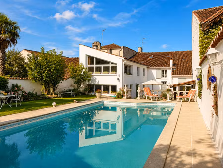 maison d'habitation 7 pièces à vendre plus trois revenus locatifs matha (17)