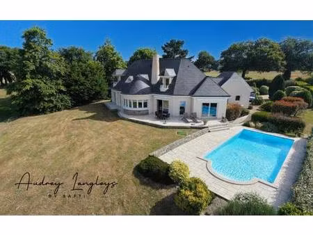 villa aux volumes généreux avec vue à 180 degrés sur le golf