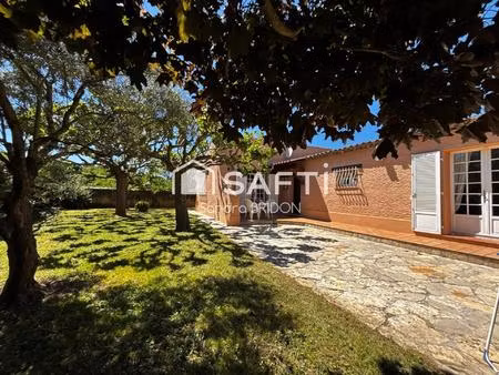 villa de plain pied avec joli jardin à deux pas du centre du village