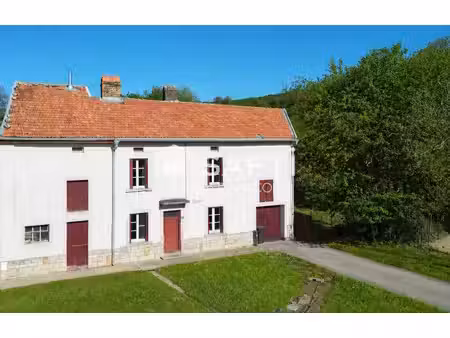 maison individuelle avec écurie  garage  jardin et ruisseau