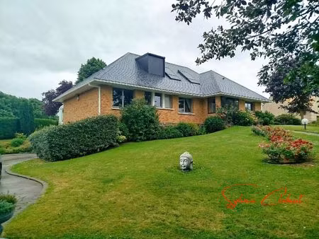 propriété aux beaux volumes dans secteur calme et prisé