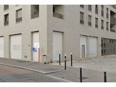 location commerce montreuil 93100 320m²