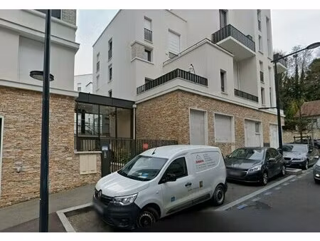 location commerce poissy 78300 111m²