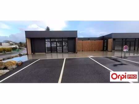 location commerce saint brandan 22800 110m²