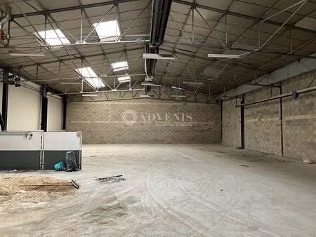 location local d’activités saint germain du puy 18390 815m²