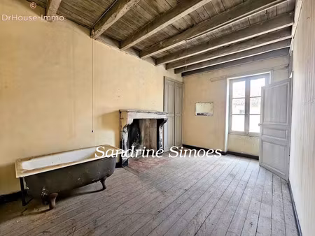 vente maison 5 pièces 82 m² à saint-léomer (86290)  24 000 €