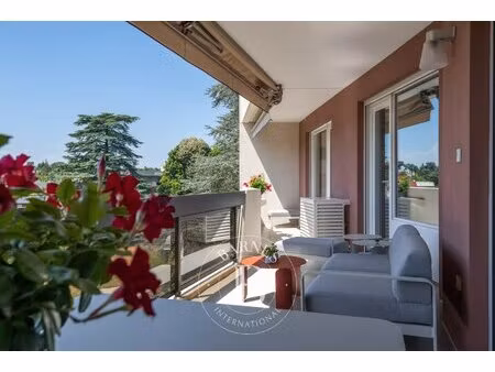 ecully - centre - appartement de 142 57 m² - grande terrasse - 3 chambres - garage - cave