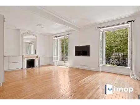 appartement traversant 2ch - place blanche - charme de l’ancien
