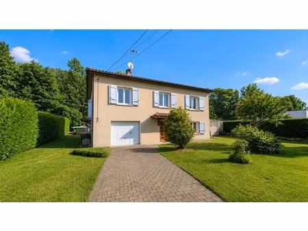 maison familiale 5 chambres au calme  sans vis-à-vis  avec piscine et rivière en fond de j