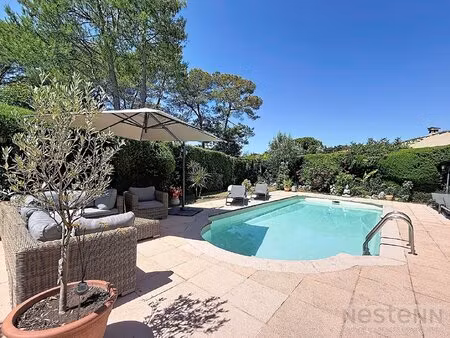 mougins cabrières - superbe villa de plain-pied avec piscine  jardin arboré et garage dans