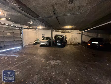 parking à louer 9 m² - angers (49) - 63€