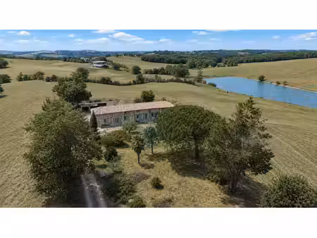 exclusivité - maison t5 de 219m2 habitables nichée sur les hauteurs gersoises dans un envi