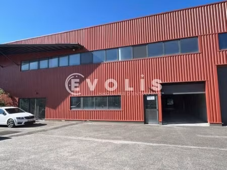 location local d'activités 374 m²