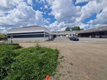 location entrepôt le mesnil saint denis 78320 220m² à 1080m²