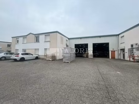 location entrepôt chassieu 69680 848m²
