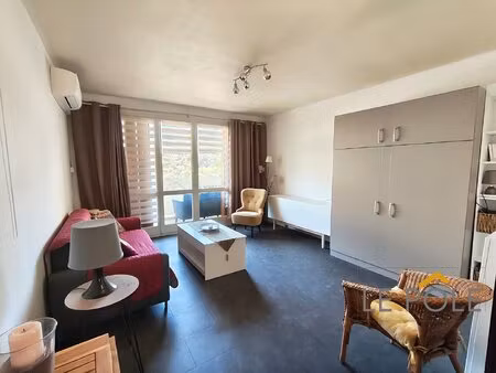 appartement avec balcons / residence securise / stationnement disponible